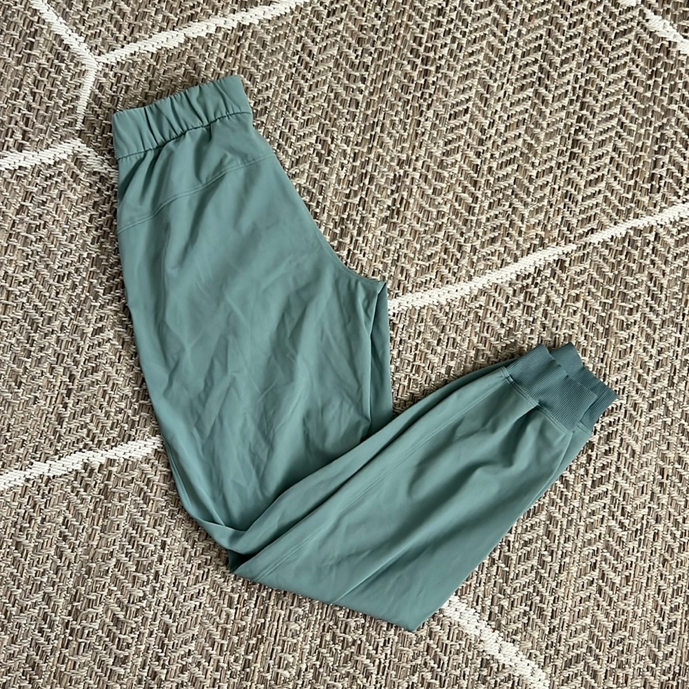 lululemon on the fly joggers
